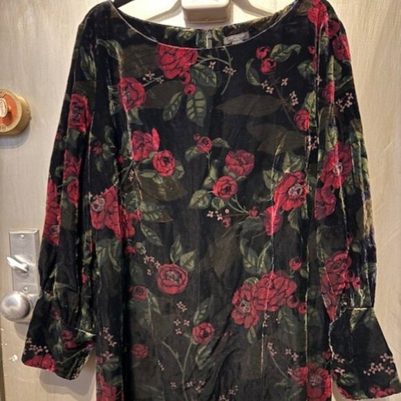Velvet Floral with bateau neckline Puff Sleeve Shift Dress with Bishop Sleeves - Picture 5 of 16